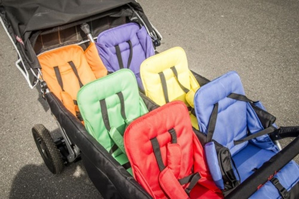 Buss barnevogn med el - motor fra Trille med 6 sitteplasser