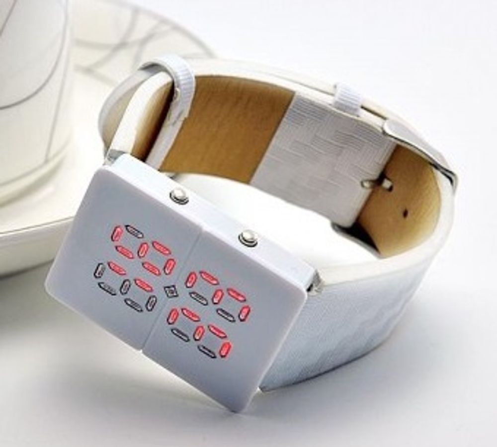 Andromeda - Hvit led klokke med stilfullt design